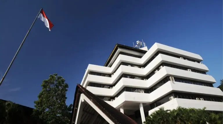 universitas jurusan farmasi di makassar