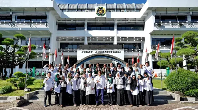 universitas jurusan farmasi di medan